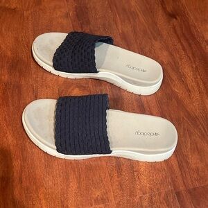 size 6 women’s ideology navy and tan slip on sandals